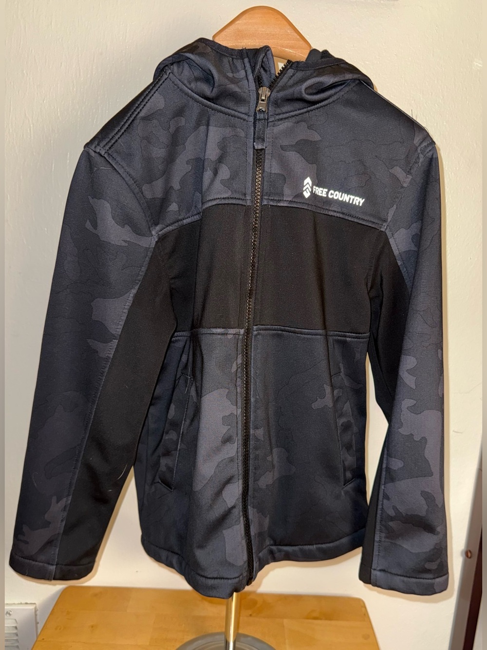 Free Country boys black camo soft shell hooded jacket, size 7/8